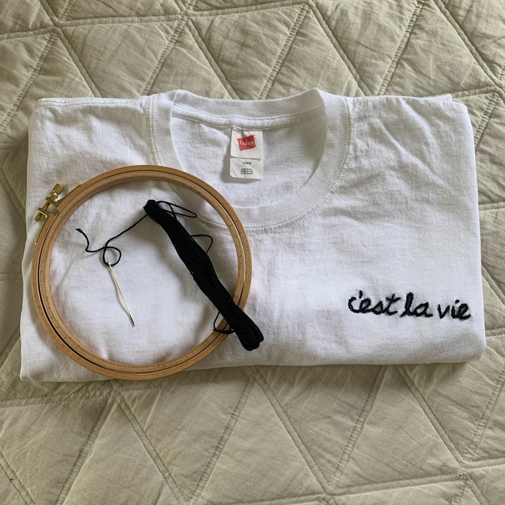 C’est La Vie Embroidered Large T-Shirt